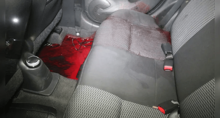 Foto Homem morre após ser baleado dentro do carro de aplicativo