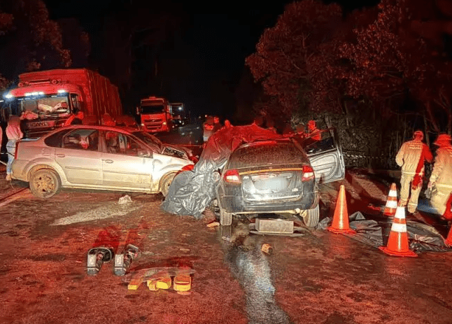 Foto Colisão frontal mata quatro pessoas em rodovia da região