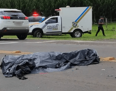 Foto Motociclista morre após perder o controle e colidir de frente com ônibus em PG